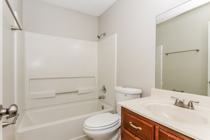 1,380/Mo, 6325 Kensington Rd Horn Lake, MS 38637 Bathroom View
