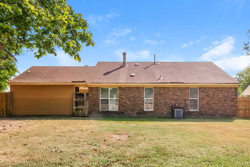 1,380/Mo, 6325 Kensington Rd Horn Lake, MS 38637 Rear View