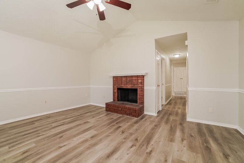 2,030/Mo, 3409 Laurelwood St Horn Lake, MS 38637 Living Room View