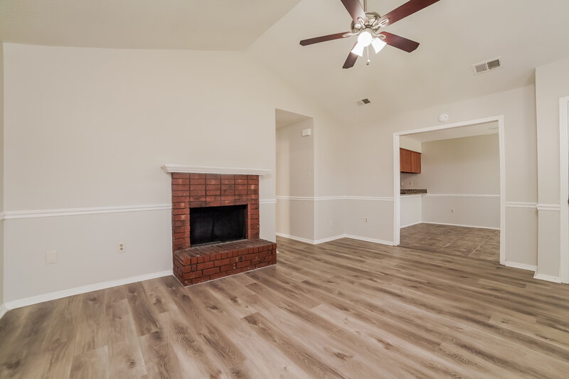 2,030/Mo, 3409 Laurelwood St Horn Lake, MS 38637 Living Room View 2