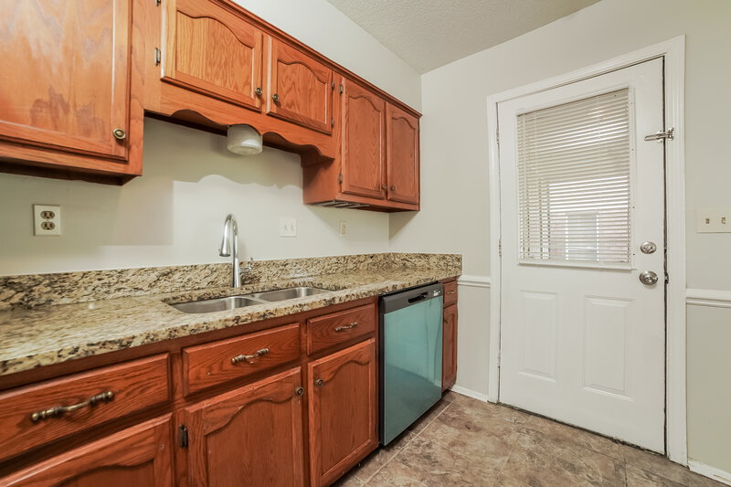 2,030/Mo, 3409 Laurelwood St Horn Lake, MS 38637 Kitchen View 2