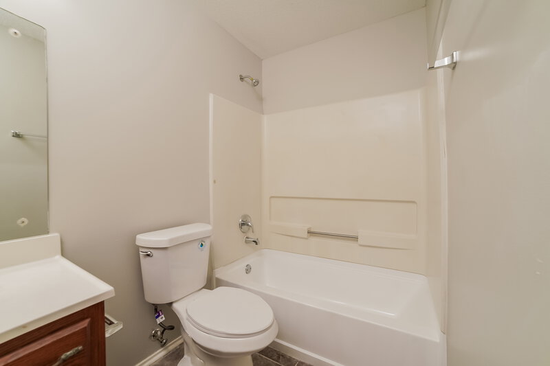 2,030/Mo, 3409 Laurelwood St Horn Lake, MS 38637 Main Bathroom View