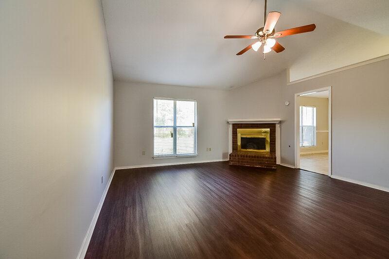 1,470/Mo, 7301 Dunbarton Dr Horn Lake, MS 38637 Living Room View 2