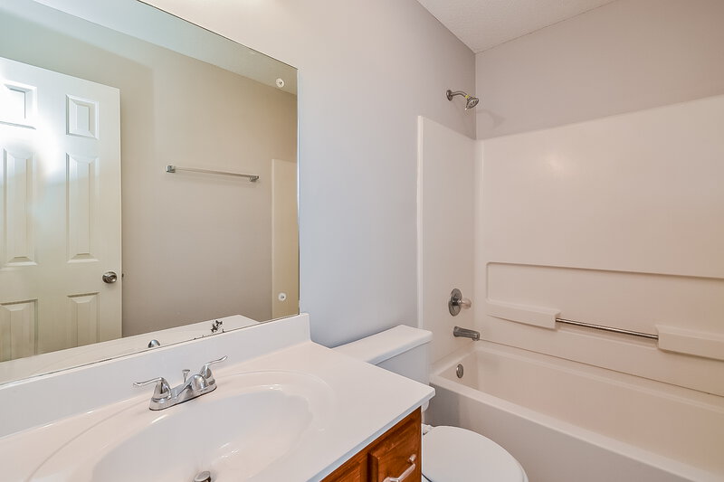 1,470/Mo, 7301 Dunbarton Dr Horn Lake, MS 38637 Bathroom View