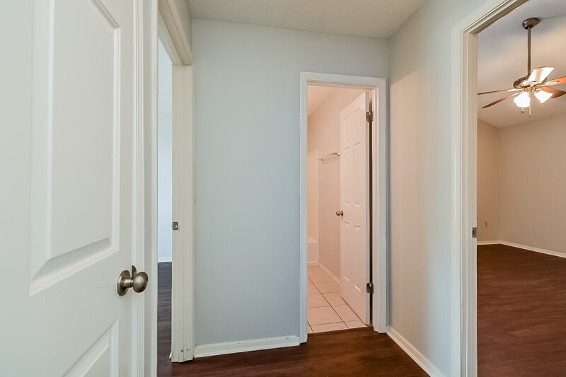1,470/Mo, 7301 Dunbarton Dr Horn Lake, MS 38637 Hallway View