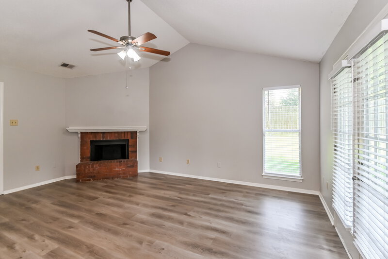 1,385/Mo, 3655 Corsica Dr Horn Lake, MS 38637 Living Room View 3