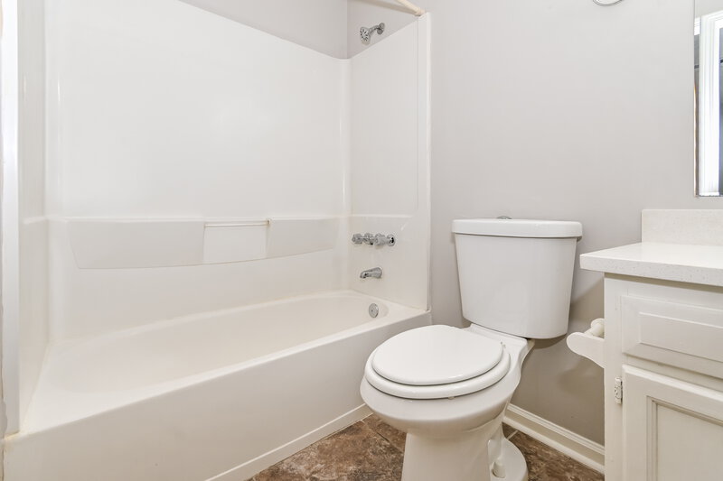 1,385/Mo, 3655 Corsica Dr Horn Lake, MS 38637 Main Bathroom View