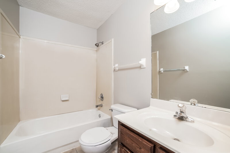 1,665/Mo, 9862 Allen Pkwy S Olive Branch, MS 38654 Bathroom View 2