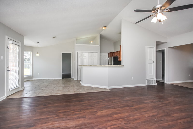 1,795/Mo, 10431 Amanda Dr Olive Branch, MS 38654 Living Room View