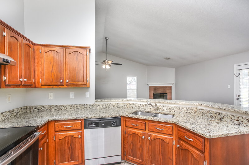 1,795/Mo, 10431 Amanda Dr Olive Branch, MS 38654 Kitchen View 2