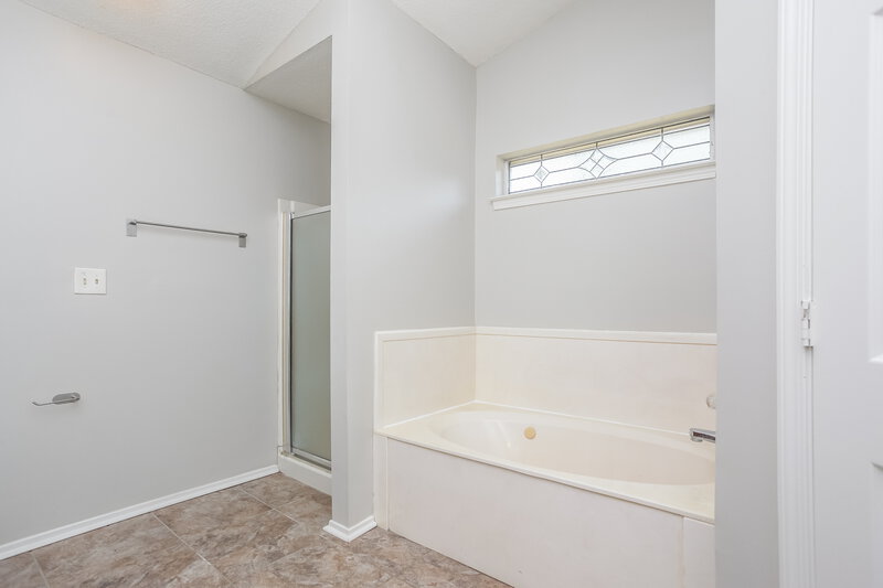 1,795/Mo, 10431 Amanda Dr Olive Branch, MS 38654 Main Bathroom View