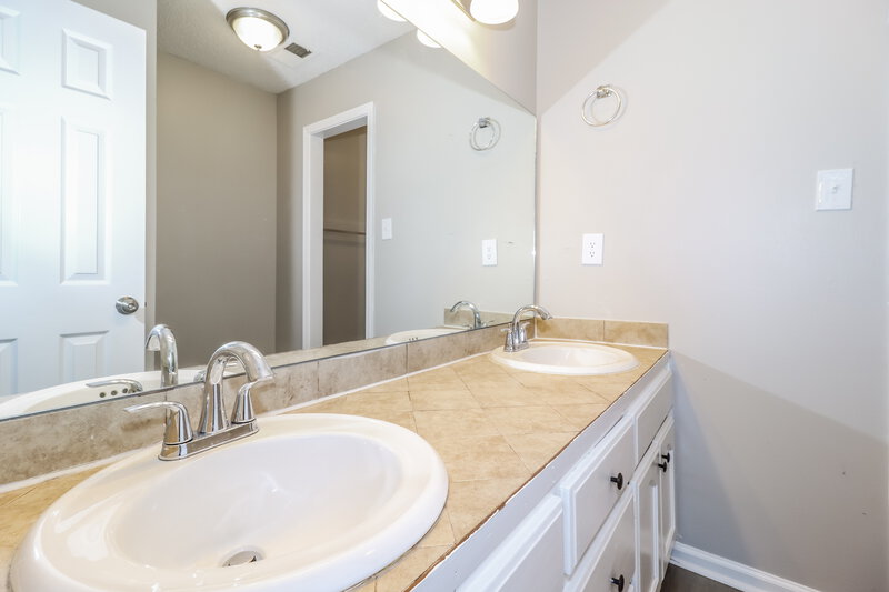 1,965/Mo, 7444 Holly Grove Dr Olive Branch, MS 38654 Main Bathroom View