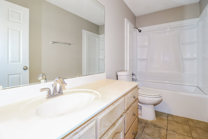 1,965/Mo, 7444 Holly Grove Dr Olive Branch, MS 38654 Bathroom View