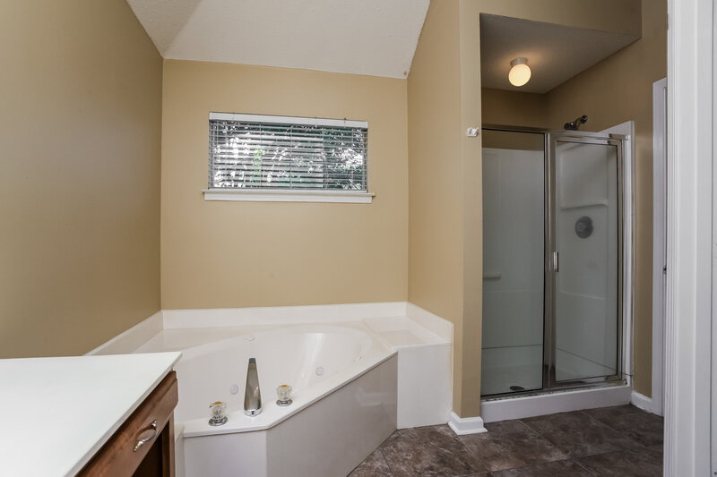 1,695/Mo, 8207 Crosspointe Dr Olive Branch, MS 38654 Main Bathroom View 2