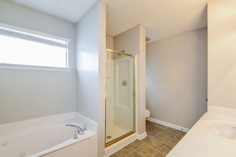 1,700/Mo, 10267 Fox Hunt Dr Olive Branch, MS 38654 Main Bathroom View
