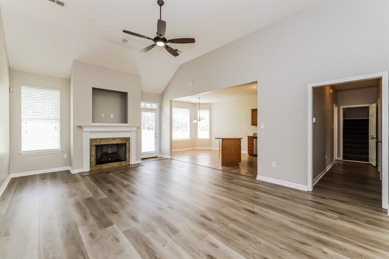 2,240/Mo, 1391 Shetland Dr Southaven, MS 38671 Living Room View