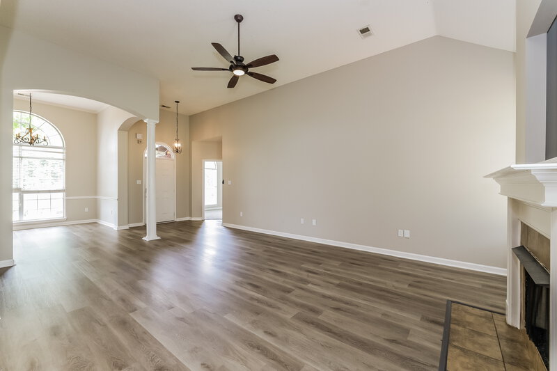 2,240/Mo, 1391 Shetland Dr Southaven, MS 38671 Living Room View 2