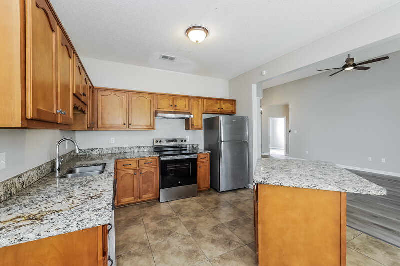 2,240/Mo, 1391 Shetland Dr Southaven, MS 38671 Kitchen View