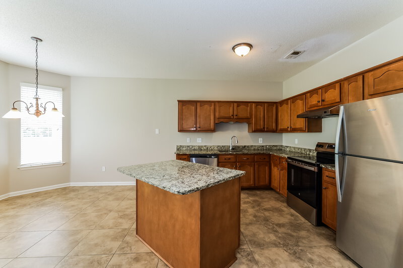2,240/Mo, 1391 Shetland Dr Southaven, MS 38671 Kitchen View 2