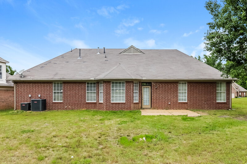 2,240/Mo, 1391 Shetland Dr Southaven, MS 38671 Rear View