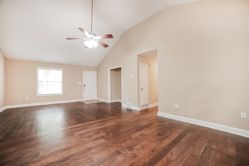 2,390/Mo, 732 Charter Oak Dr Southaven, MS 38671 Living Room View