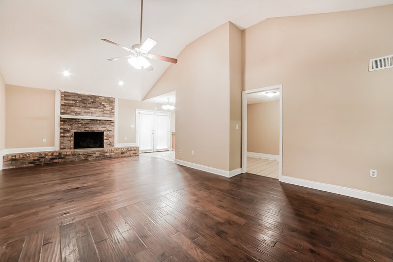 2,390/Mo, 732 Charter Oak Dr Southaven, MS 38671 Living Room View 2