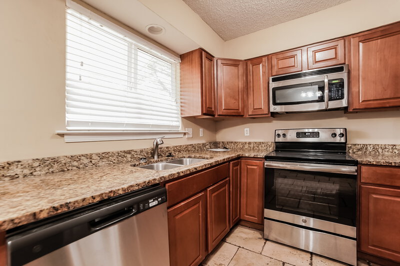 2,390/Mo, 732 Charter Oak Dr Southaven, MS 38671 Kitchen View 2