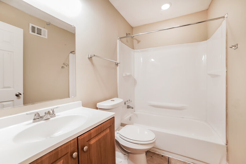 2,390/Mo, 732 Charter Oak Dr Southaven, MS 38671 Bathroom View