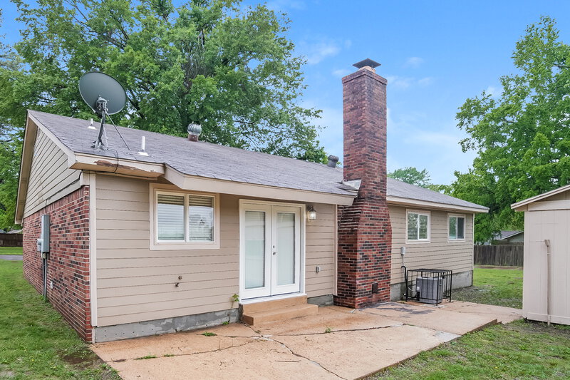 2,390/Mo, 732 Charter Oak Dr Southaven, MS 38671 Rear View