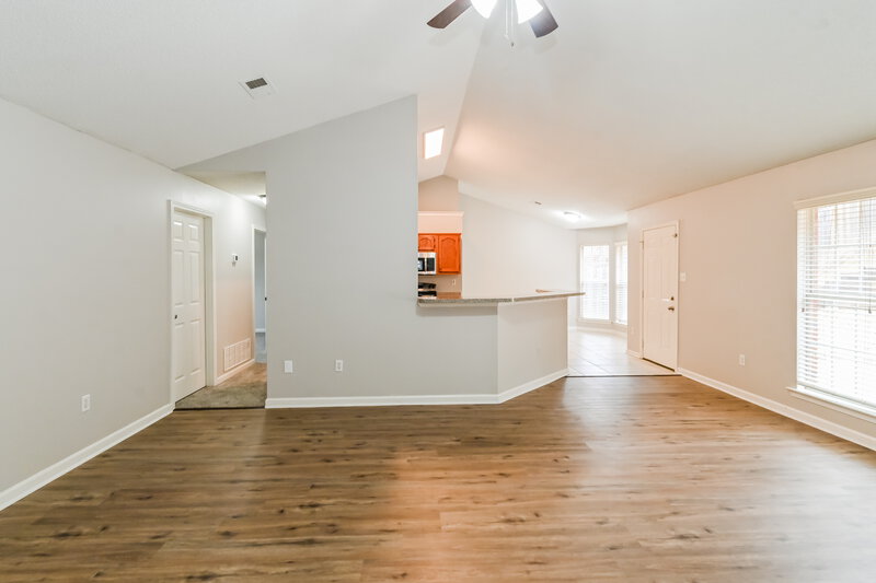 1,925/Mo, 4060 Triple Crown Loop N Southaven, MS 38671 Living Room View 2