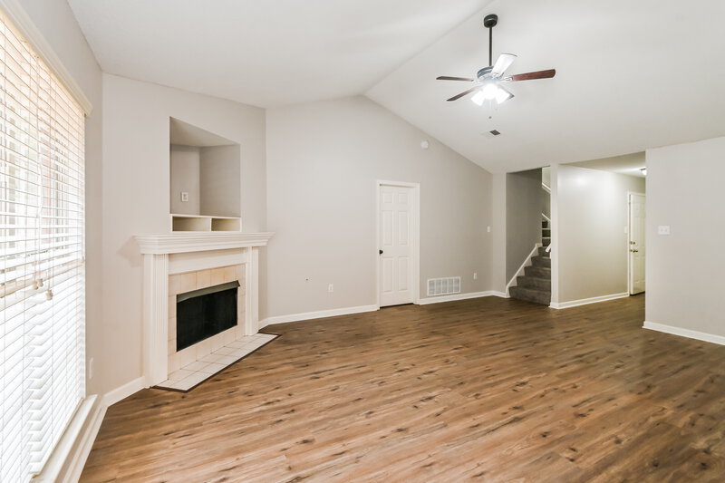 1,925/Mo, 4060 Triple Crown Loop N Southaven, MS 38671 Living Room View 3