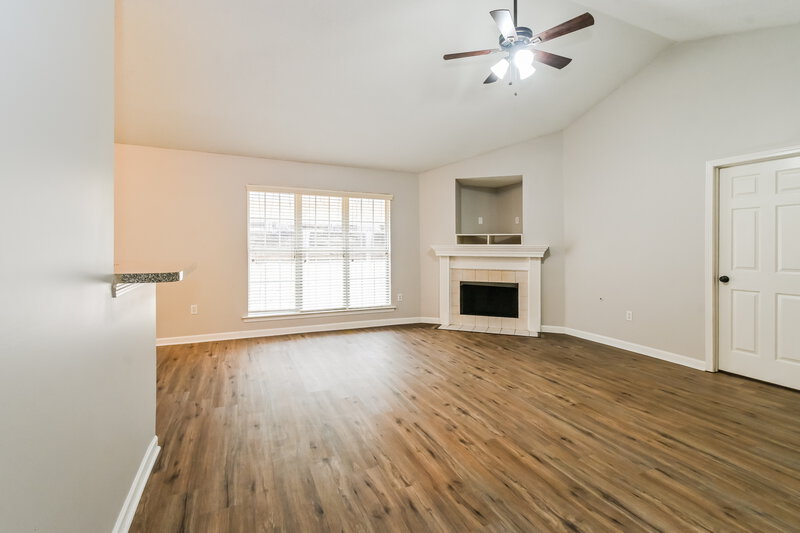 1,925/Mo, 4060 Triple Crown Loop N Southaven, MS 38671 Living Room View 4