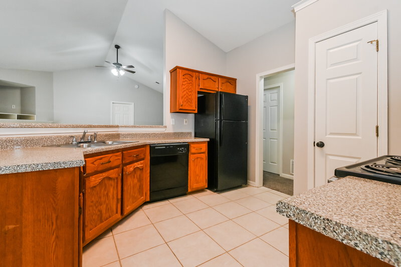 1,925/Mo, 4060 Triple Crown Loop N Southaven, MS 38671 Kitchen View 2