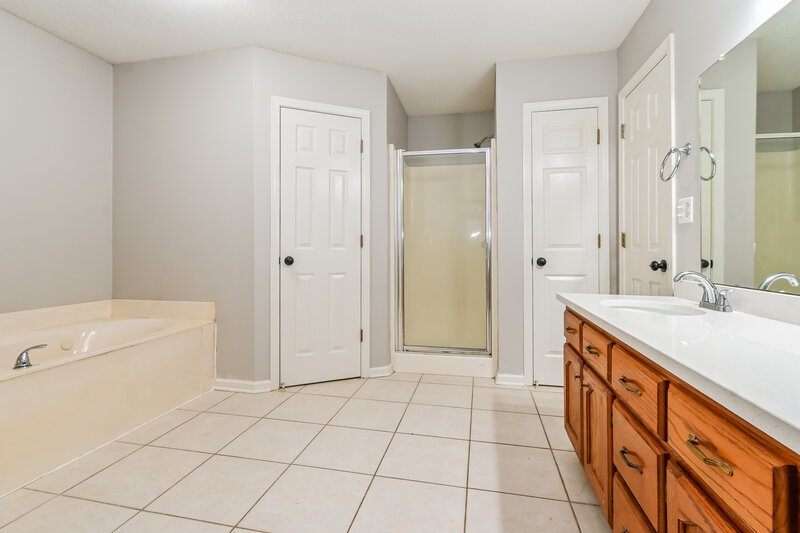 1,925/Mo, 4060 Triple Crown Loop N Southaven, MS 38671 Main Bathroom View