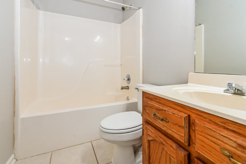 1,925/Mo, 4060 Triple Crown Loop N Southaven, MS 38671 Bathroom View