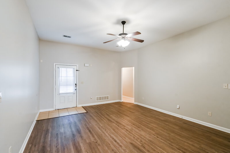2,195/Mo, 5690 Bedford Loop W Southaven, MS 38672 Living Room View 2