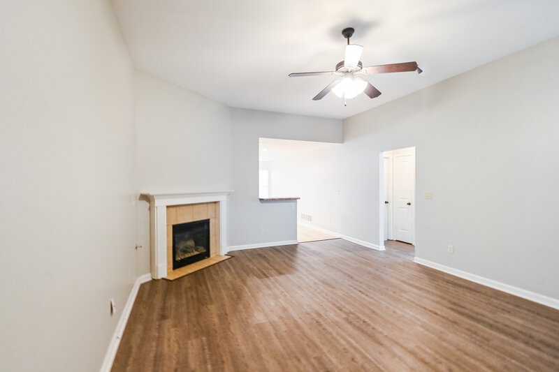 2,195/Mo, 5690 Bedford Loop W Southaven, MS 38672 Living Room View 3