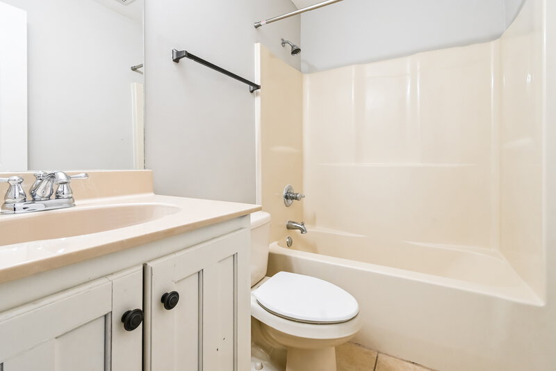 2,195/Mo, 5690 Bedford Loop W Southaven, MS 38672 Bathroom View
