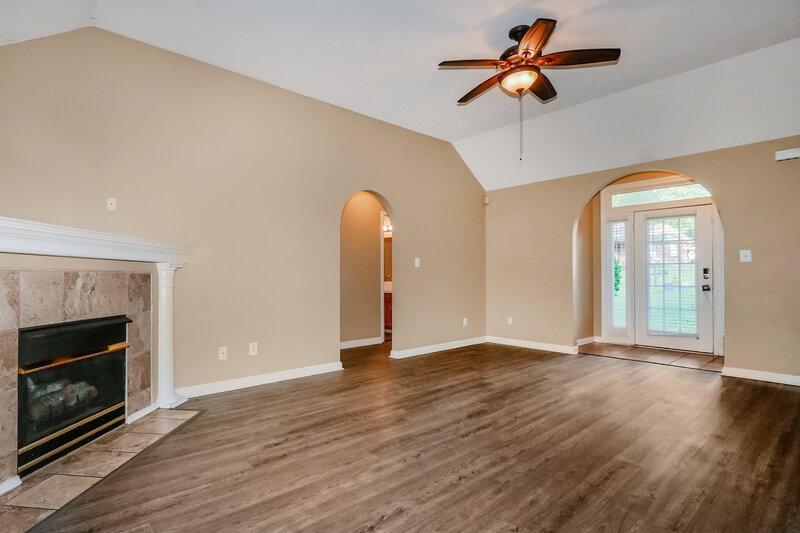 1,785/Mo, 6670 Tangleberry Cove Walls, MS 38680 Living Room View 2