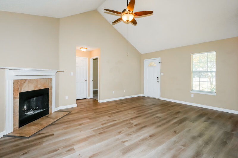 1,740/Mo, 6916 Fox Briar Cove Walls, MS 38680 Living Room View