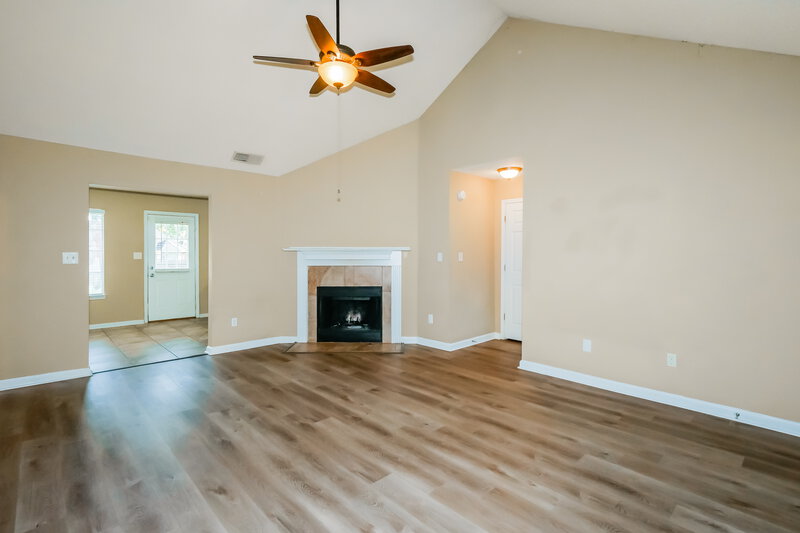1,740/Mo, 6916 Fox Briar Cove Walls, MS 38680 Living Room View 2