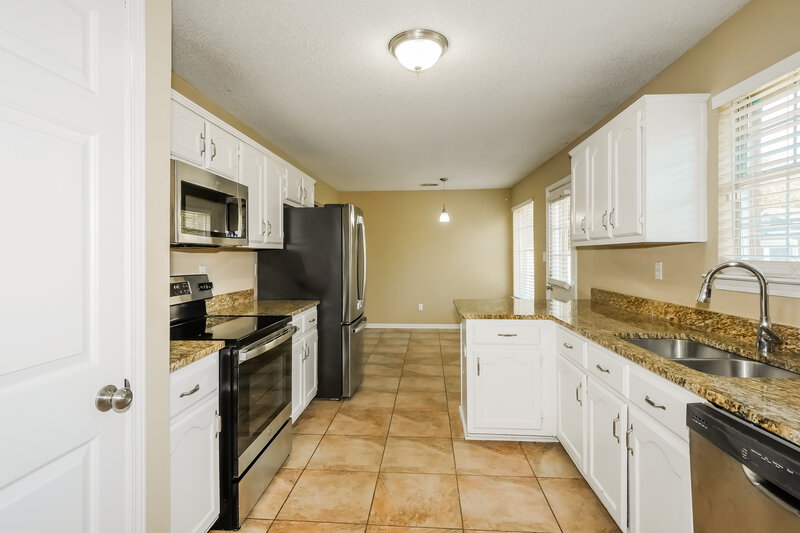 1,740/Mo, 6916 Fox Briar Cove Walls, MS 38680 Kitchen View