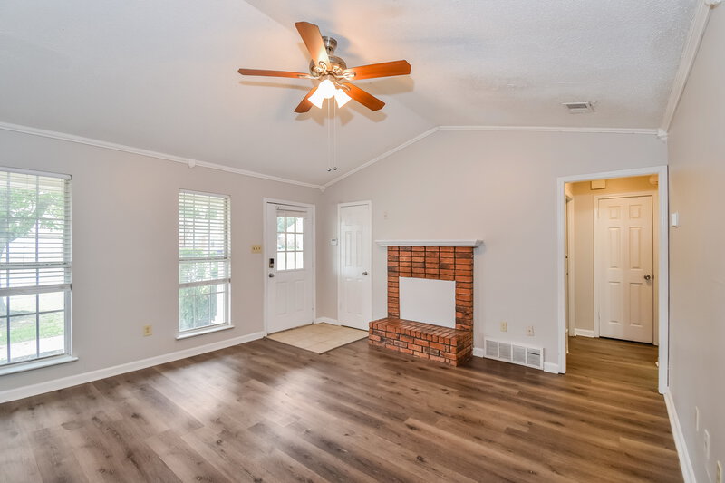 1,565/Mo, 6845 Dunbarton Dr Horn Lake, MS 38637 Living Room View