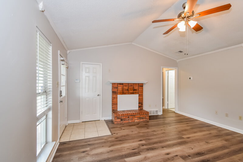 1,565/Mo, 6845 Dunbarton Dr Horn Lake, MS 38637 Living Room View 2