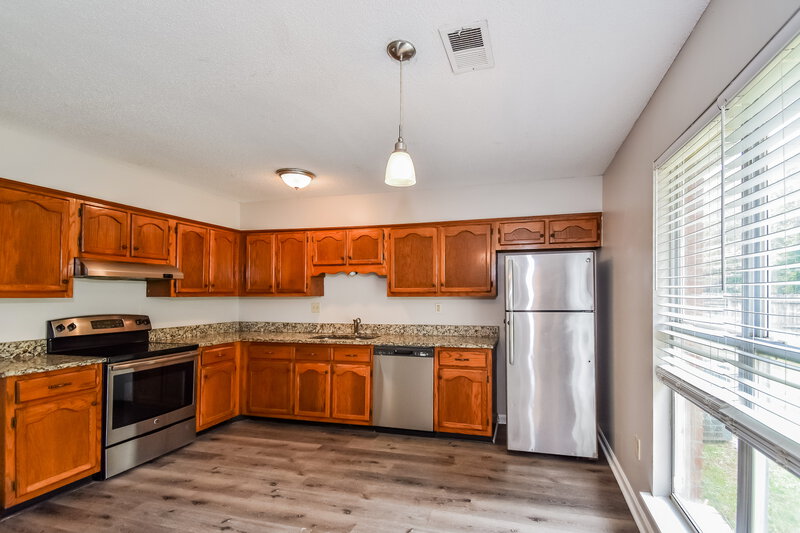 1,565/Mo, 6845 Dunbarton Dr Horn Lake, MS 38637 Kitchen View 2