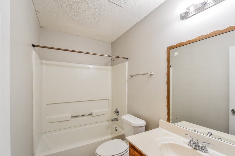 1,565/Mo, 6845 Dunbarton Dr Horn Lake, MS 38637 Bathroom View