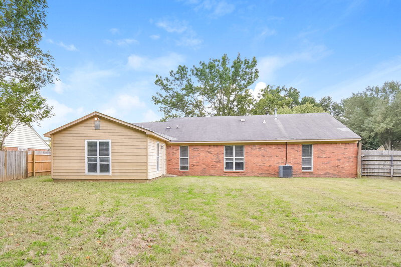 1,565/Mo, 6845 Dunbarton Dr Horn Lake, MS 38637 Rear View