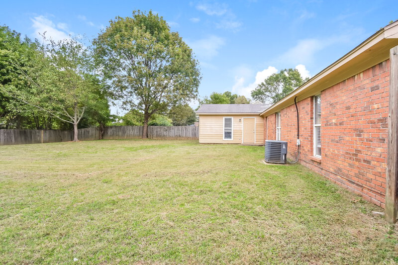 1,565/Mo, 6845 Dunbarton Dr Horn Lake, MS 38637 Backyard View