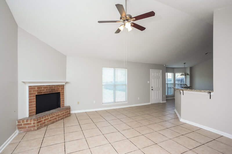 1,725/Mo, 6740 Hunters Crossing Horn Lake, MS 38637 Living Room View