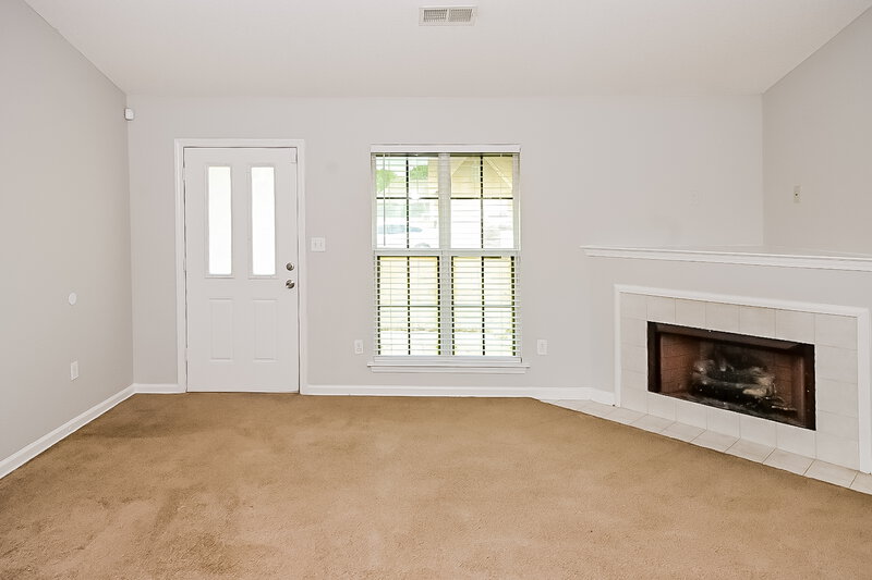 1,690/Mo, 7438 Crystal Dr Horn Lake, MS 38637 Living Room View 2